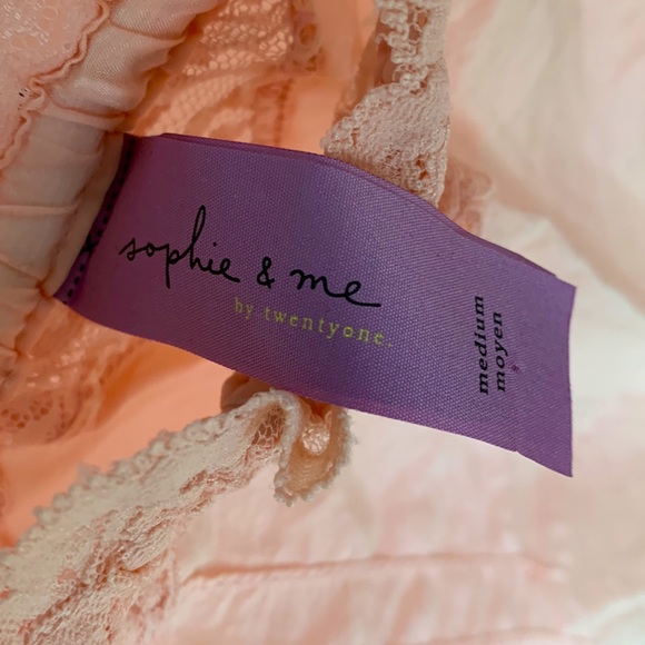 🦄 Sophie & Me coral top with lace trim - Picture 3 of 10